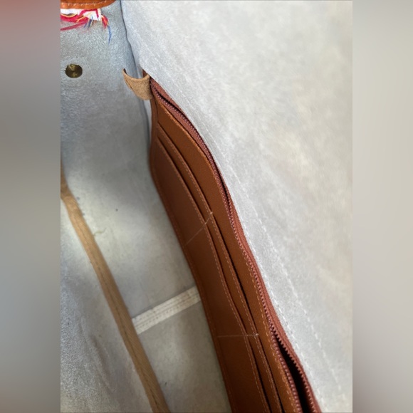 Vintage Dooney & Bourke AWL Leather Off White Tan Crossbody Saddle Bag - Picture 10 of 12